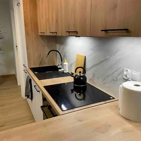 Lucky Seven Cosy 1-bedroom Apartment, Free Parking Апартаменты